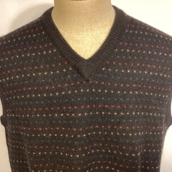 Vintage Worsted Wool Mens Sweater Vest size large made by Carriage Trade Macau - Picture 2 of 8